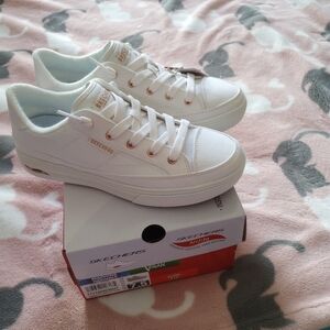 Skechers arch support sneakers